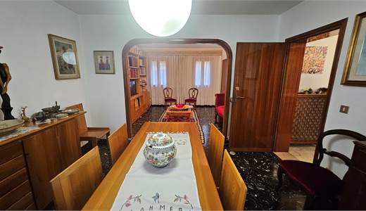 Venezia, Dorsoduro, San Basilio, luminoso 2° piano